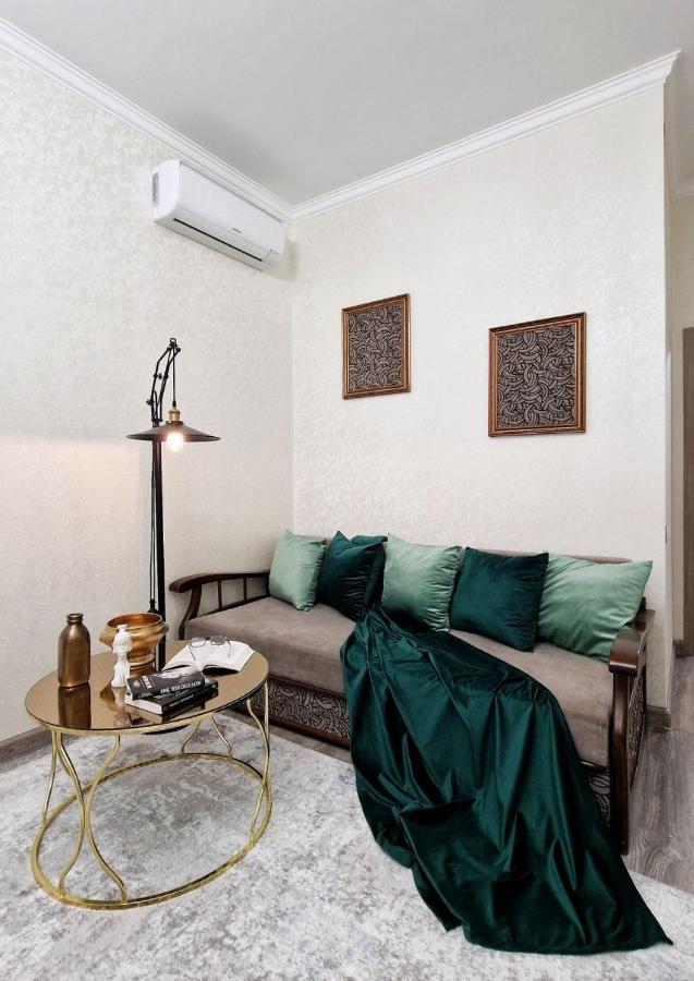 Apartment Legenda: Stylish At Abay-manas Intersection
