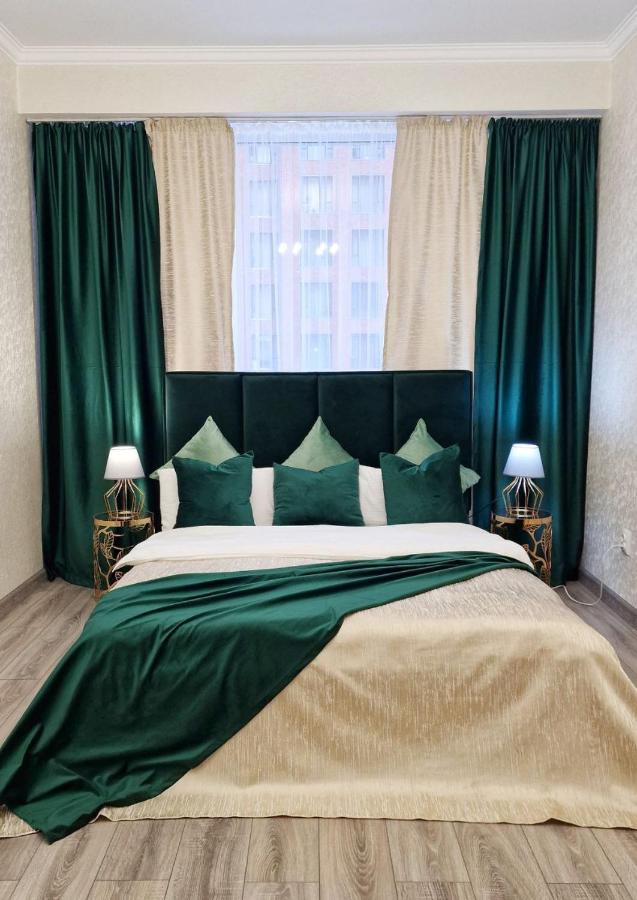 Apartment Legenda: Stylish At Abay-manas Intersection *