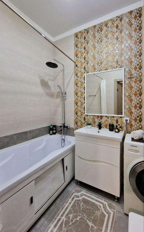 Apartment Legenda: Stylish At Abay-manas Intersection *
