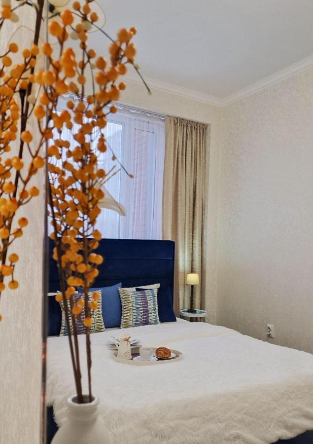 Legenda: Stylish At Abay-manas Intersection Apartment Almaty