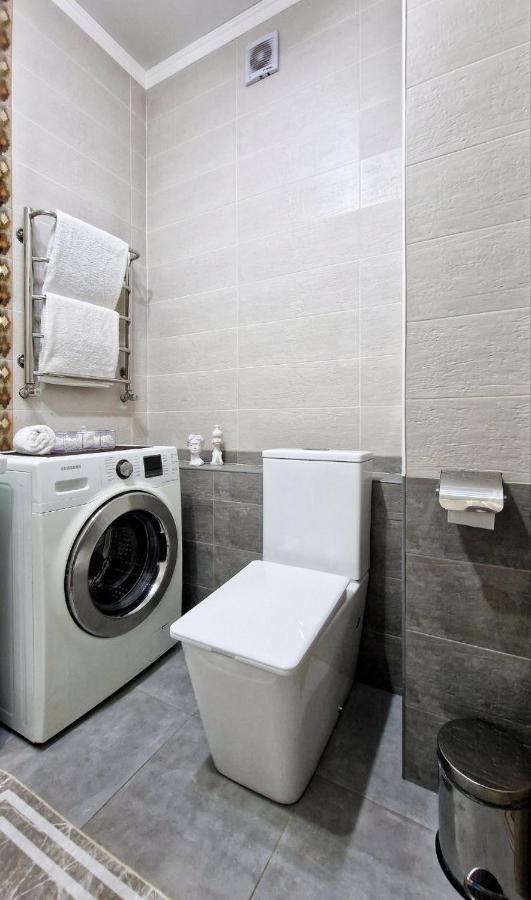 Apartment Legenda: Stylish At Abay-manas Intersection *