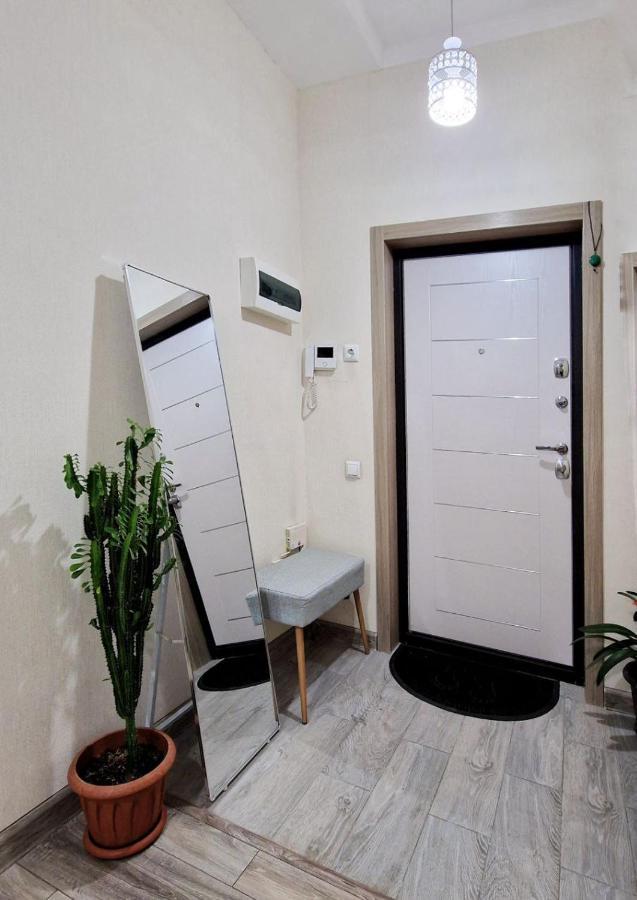Legenda: Stylish At Abay-manas Intersection Apartment *