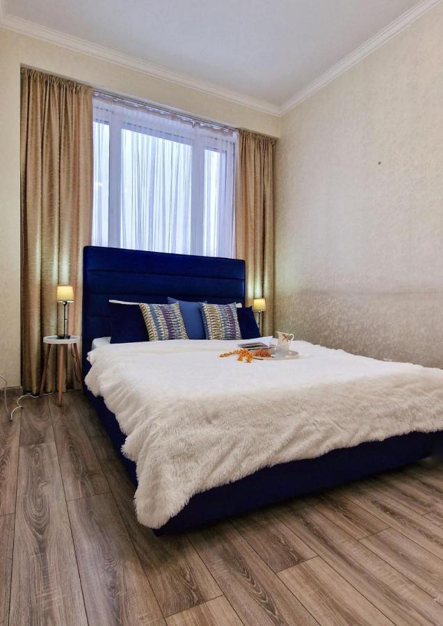 Legenda: Stylish At Abay-manas Intersection Apartment *