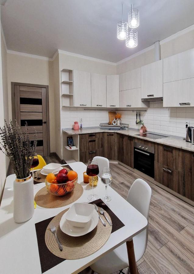 Apartment Legenda: Stylish At Abay-manas Intersection *