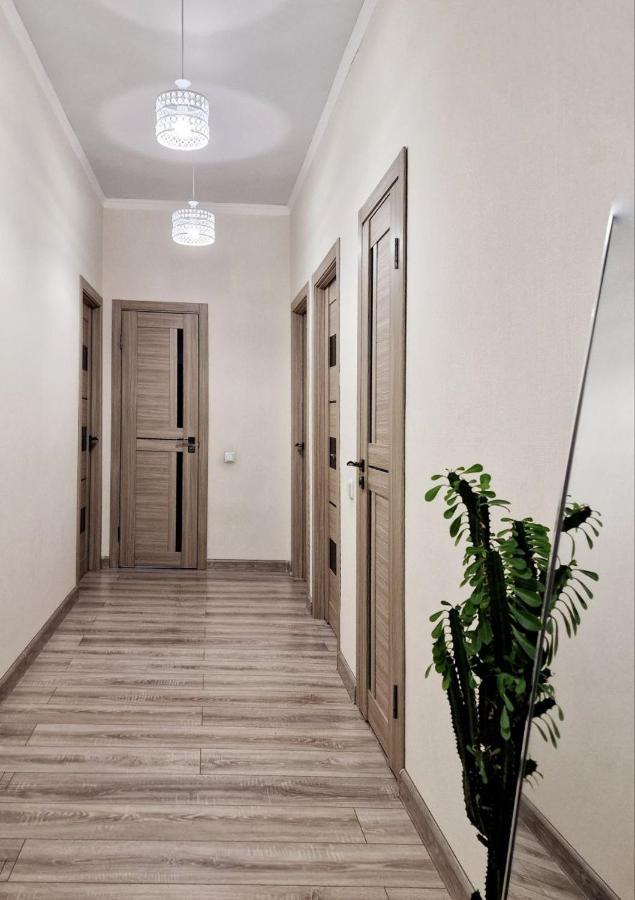 Apartment Legenda: Stylish At Abay-manas Intersection