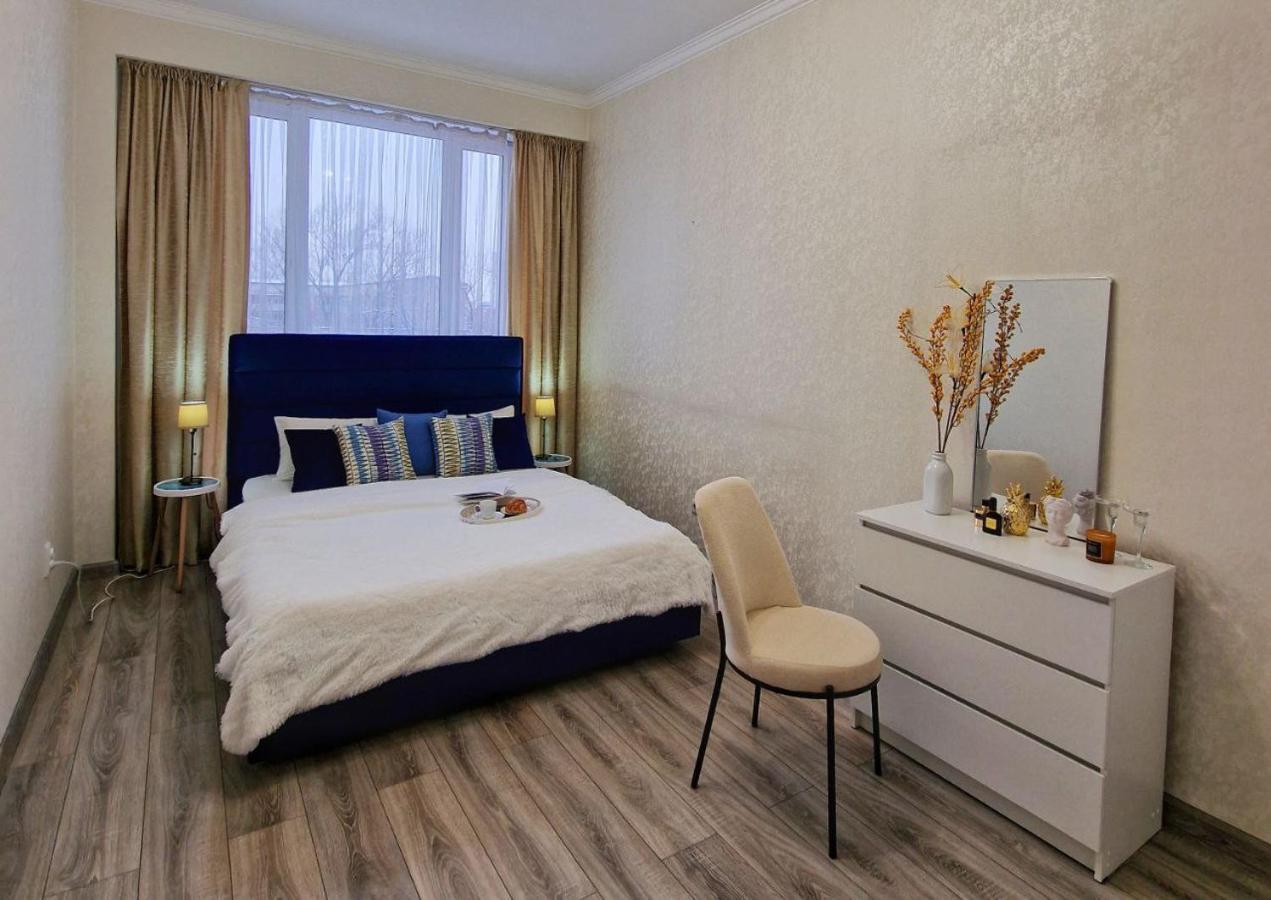 Legenda: Stylish At Abay-manas Intersection Apartment Almaty