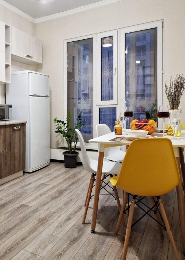 Legenda: Stylish At Abay-manas Intersection Apartment Almaty